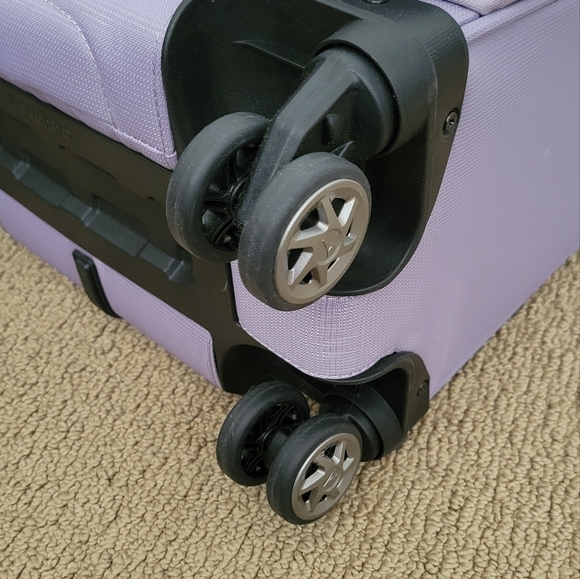 Travelpro WalkAbout 6 Carry-on Suitcase - Picture 10 of 15